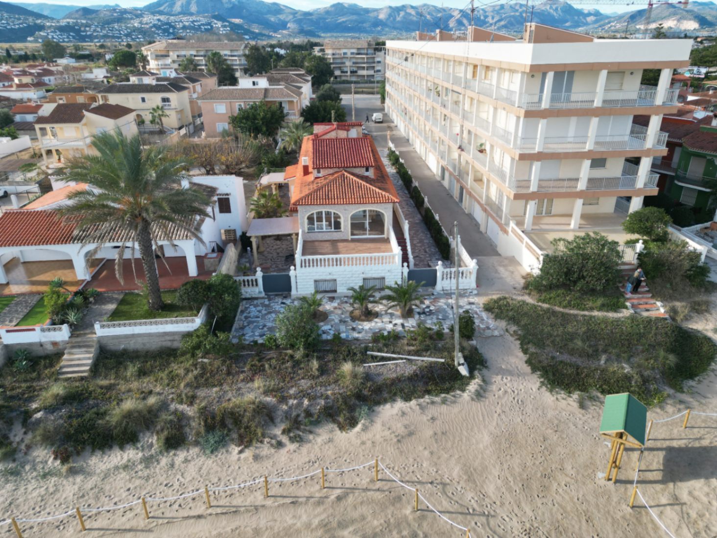 Chalet frontal al mar en Playa Deveses