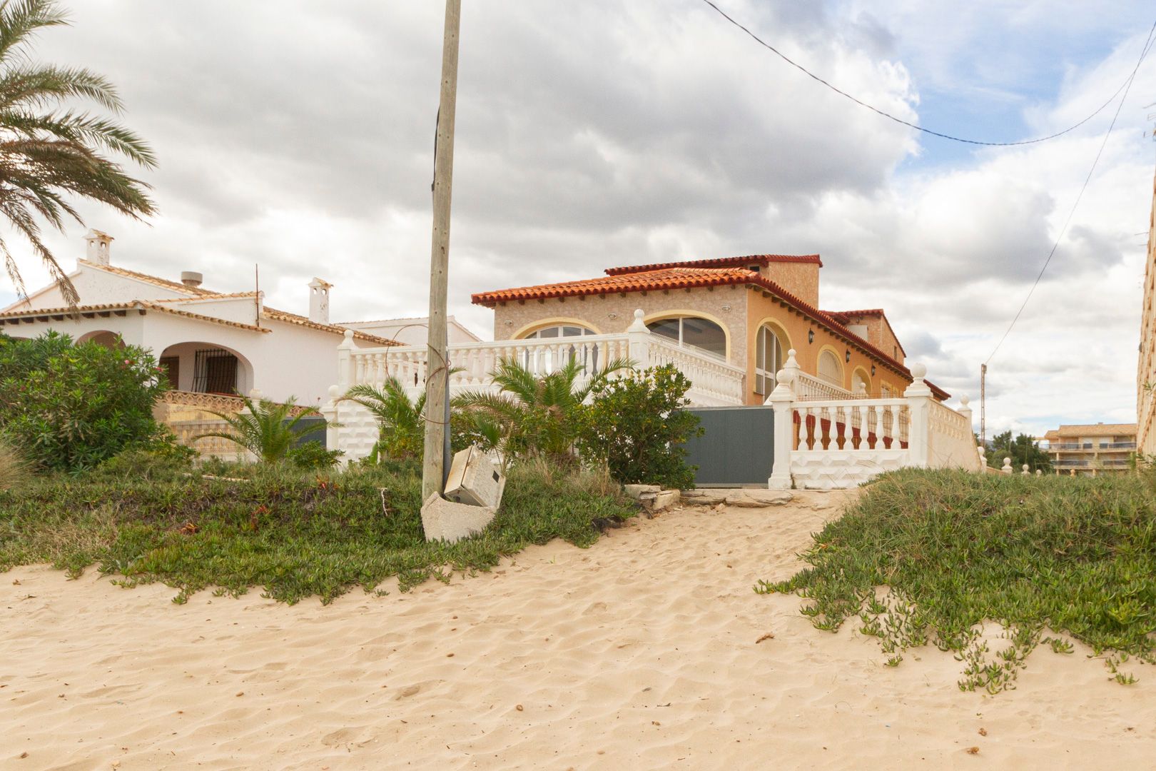 Chalet frontal al mar en Playa Deveses