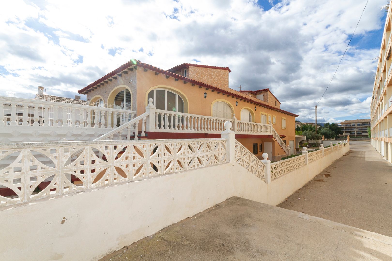 Chalet frontal al mar en Playa Deveses