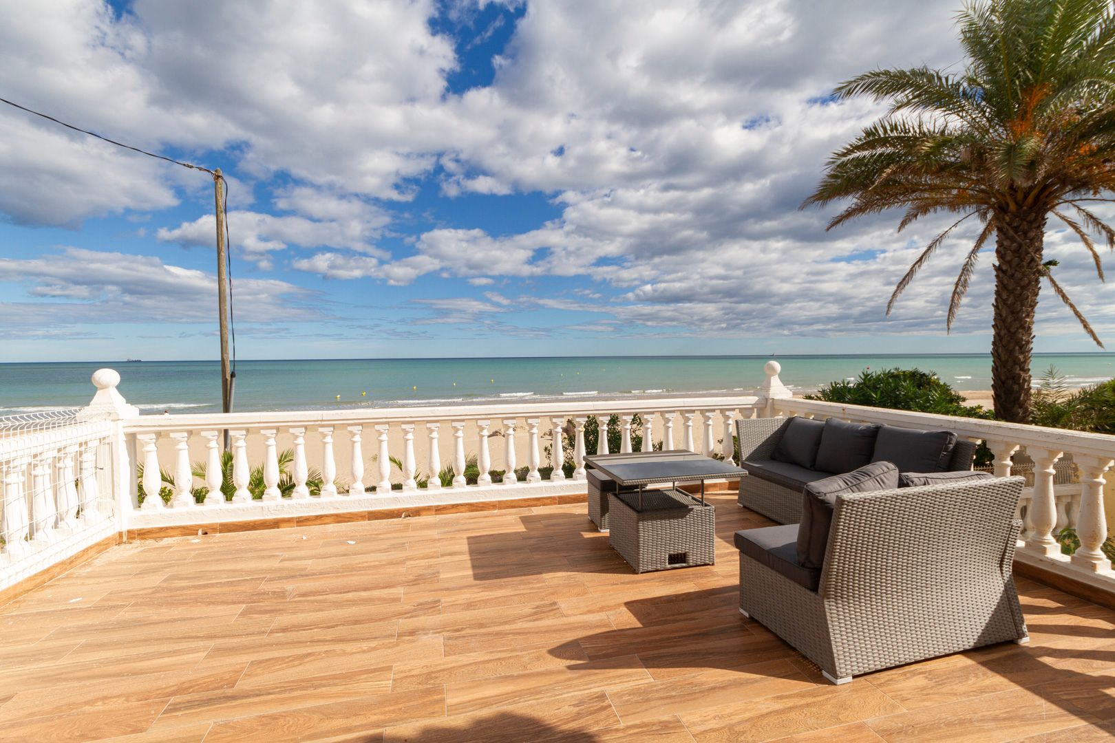 Chalet frontal al mar en Playa Deveses