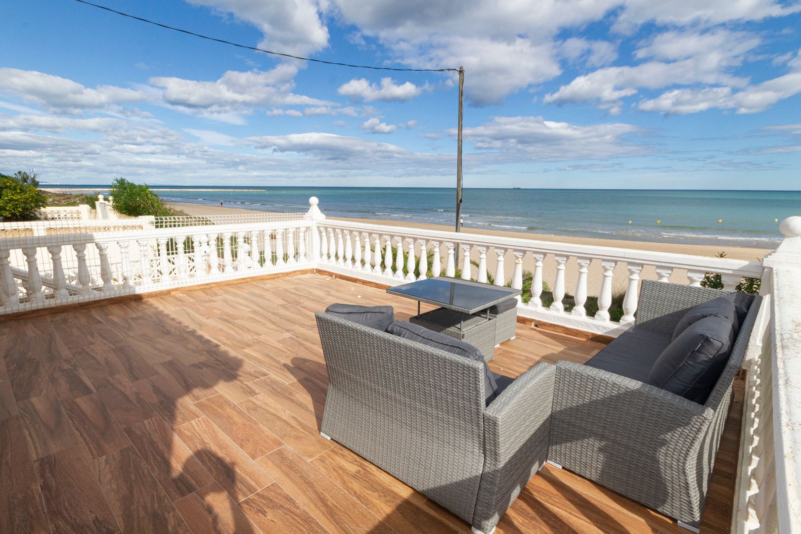 Chalet frontal al mar en Playa Deveses